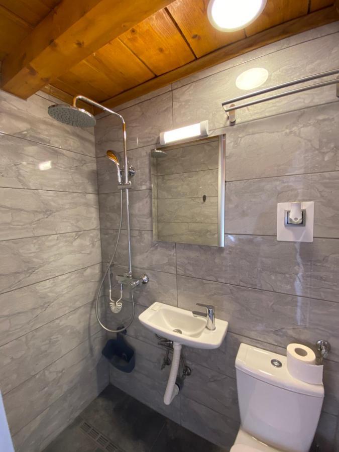 Petrovaradin Chalet โนวีซาด ภายนอก รูปภาพ